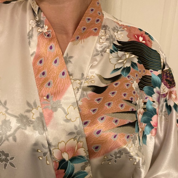 NEW Silky Kimono Robe - Picture 2 of 7